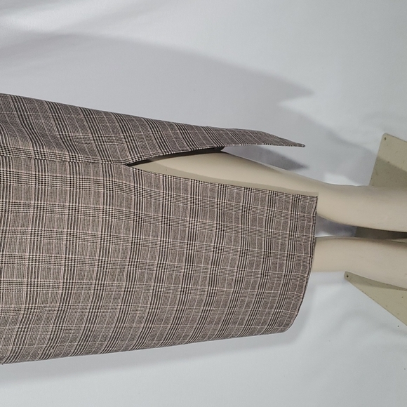 Midi skirt with front side split. Size 12 - Picture 6 of 13